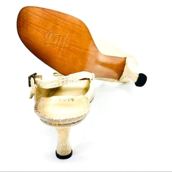 Stuart Weitzman  Iridescent Sandals 7.5M - NWOT - Picture 2 of 4